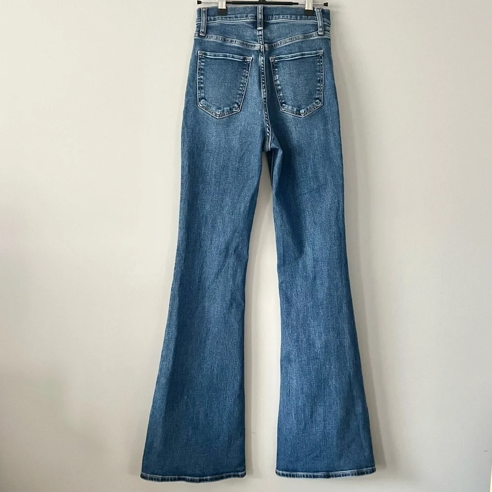 Abercrombie & Fitch The Flare Ultra High Rise Denim | Medium Wash | Size 2L